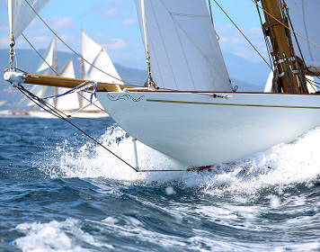 Charterversicherung: Segelboot auf See