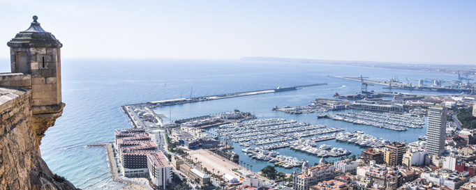 Segeln Alicante: Hafengelände aus Vogelperspektive