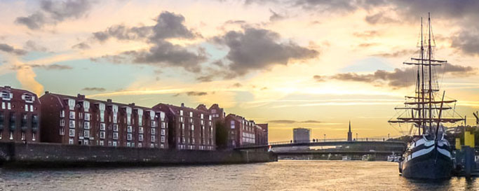 Segeln Bremerhaven: Hafen bei Sonnenuntergang