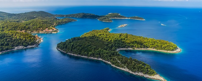 Segeln Kroatien: Grüne Inseln in strahlend blauer See