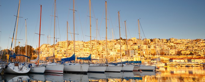 Segeln Mittelmeer: Segelboote im Hafen