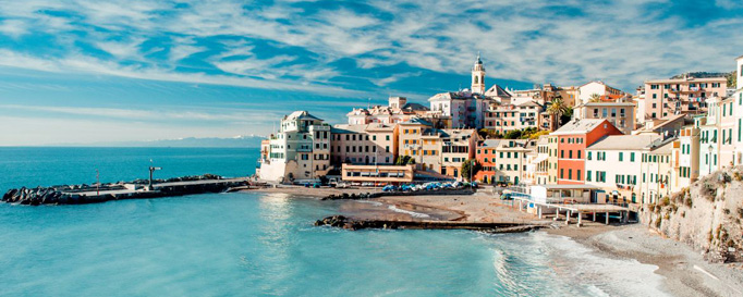 Segeln Italien: Hausbebaute Küste