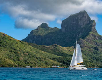 Segelschiff vor der Insel Tahiti